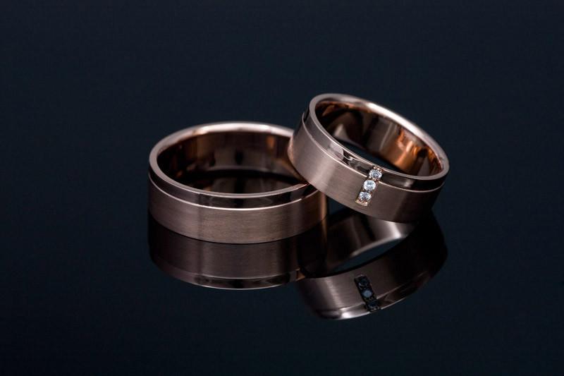 Poročni prstani iz rdečga ali belega zlata