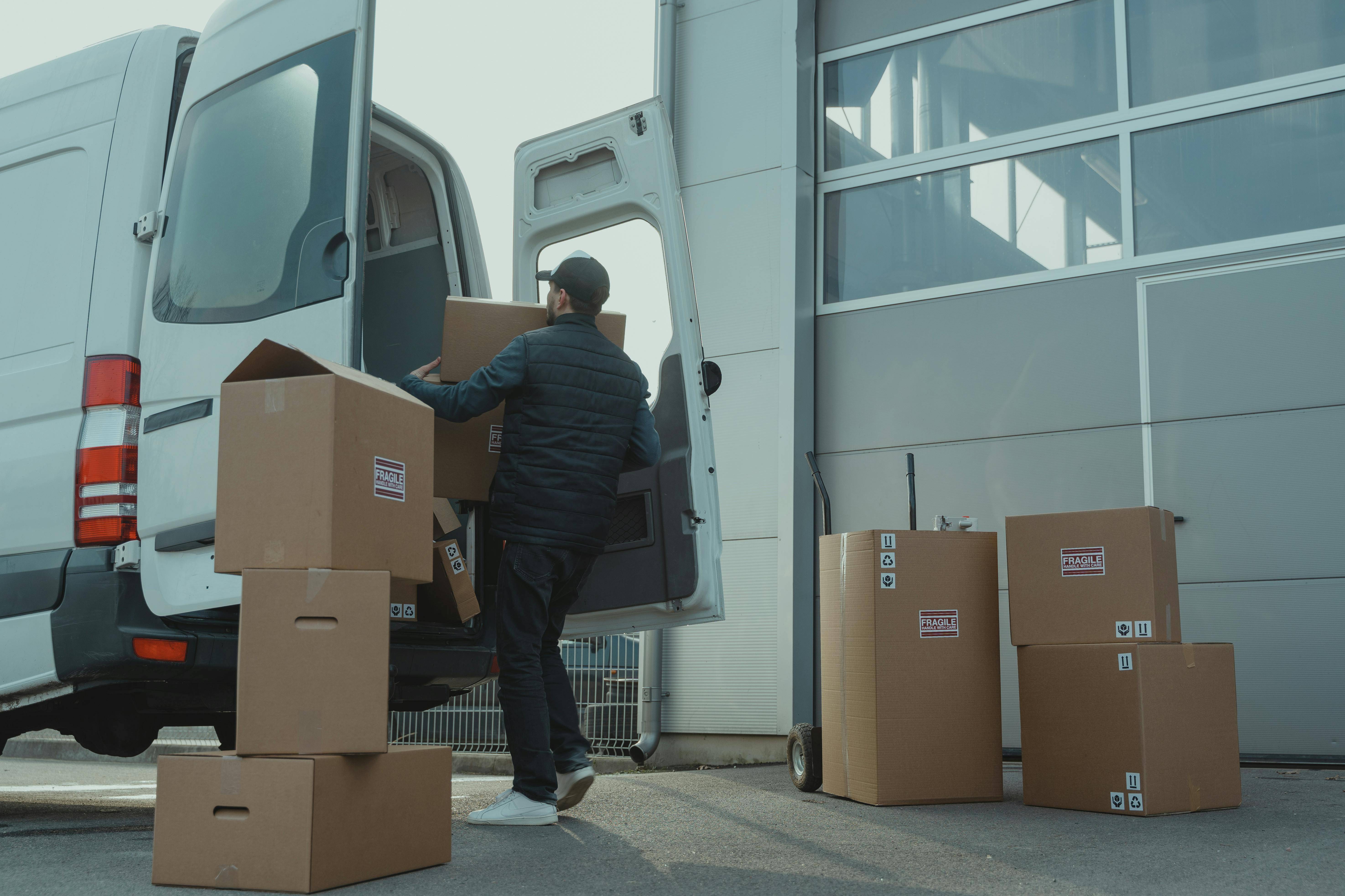 transportna škatla iz kartona