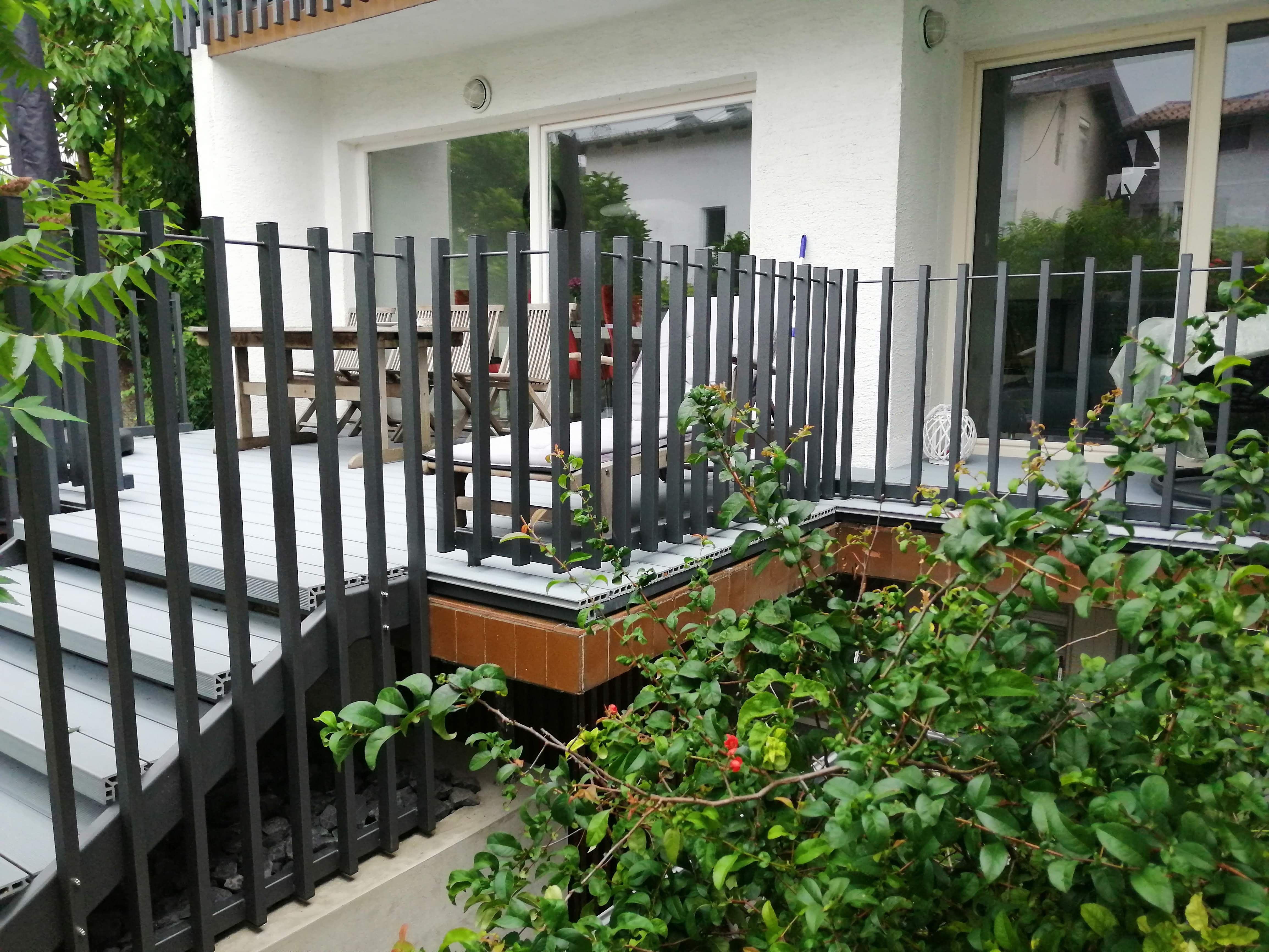 Kovinske ograje za zunanja in notranja stopnišča