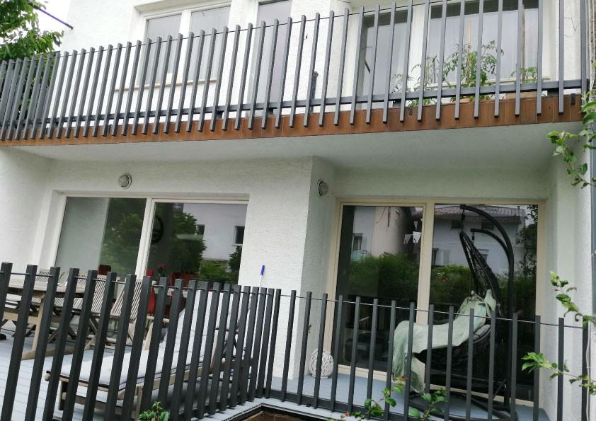 Nerjavece prašno barvane balkonske ograje