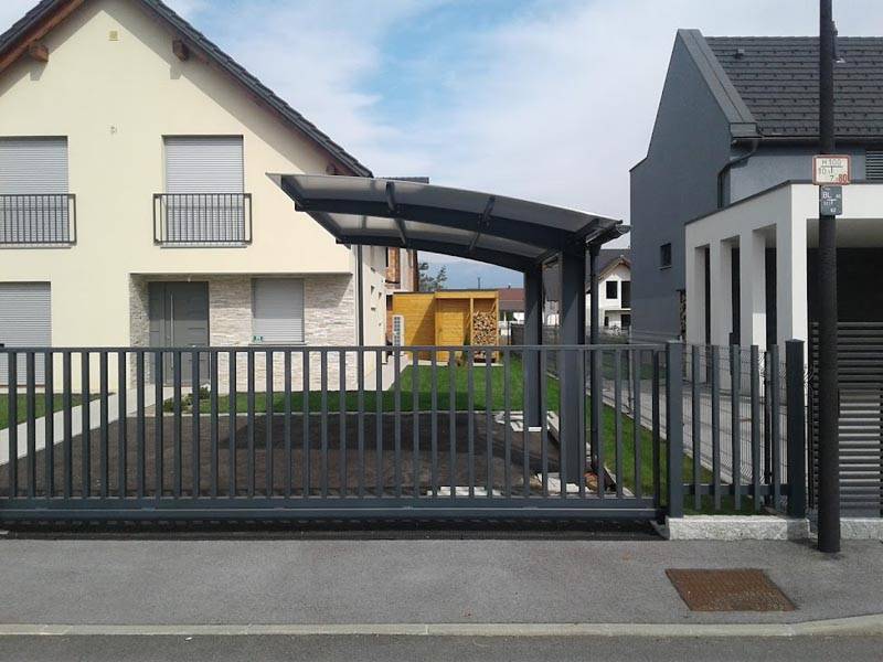 Dvoriščna vrata
