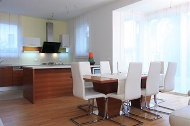 Moderne kuhinje in jedilnice