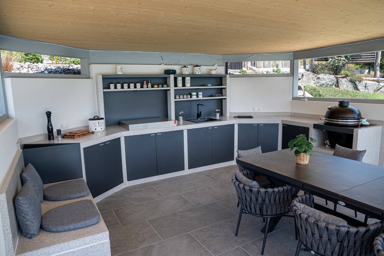 Ureditev dvorišča Ureditev dvorišča