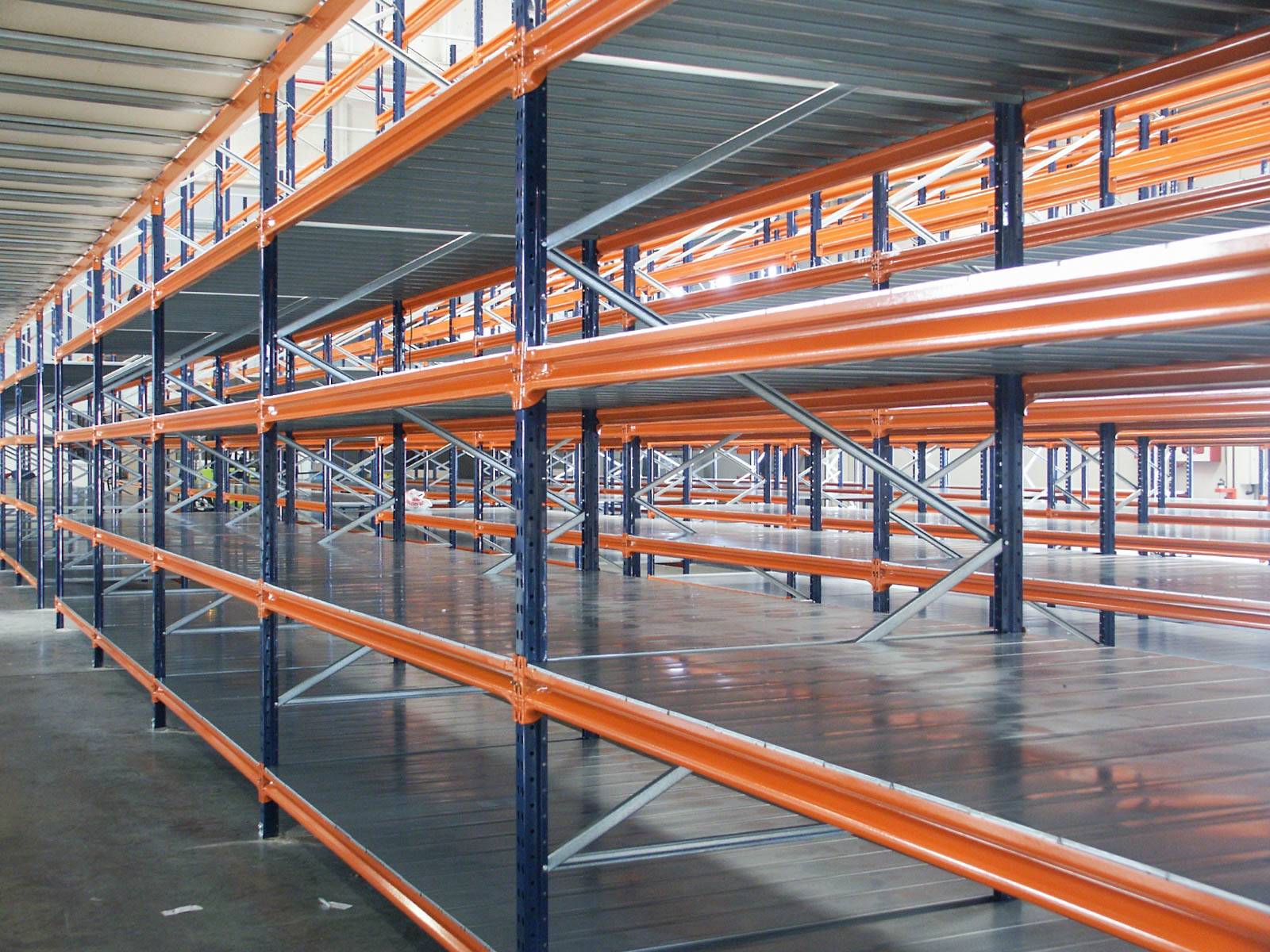 industrijski regali kovinski industrijski regali za večje obremenitve