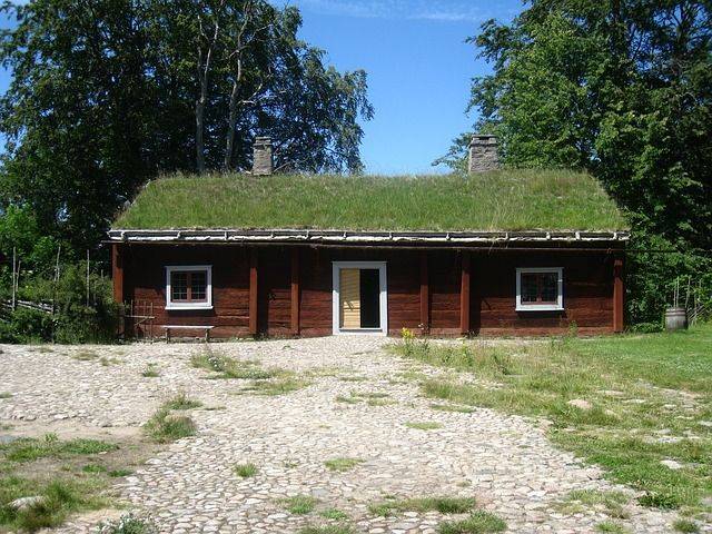 Gradnja zelene strehe je izvedljiva tudi na rahlih nagibih