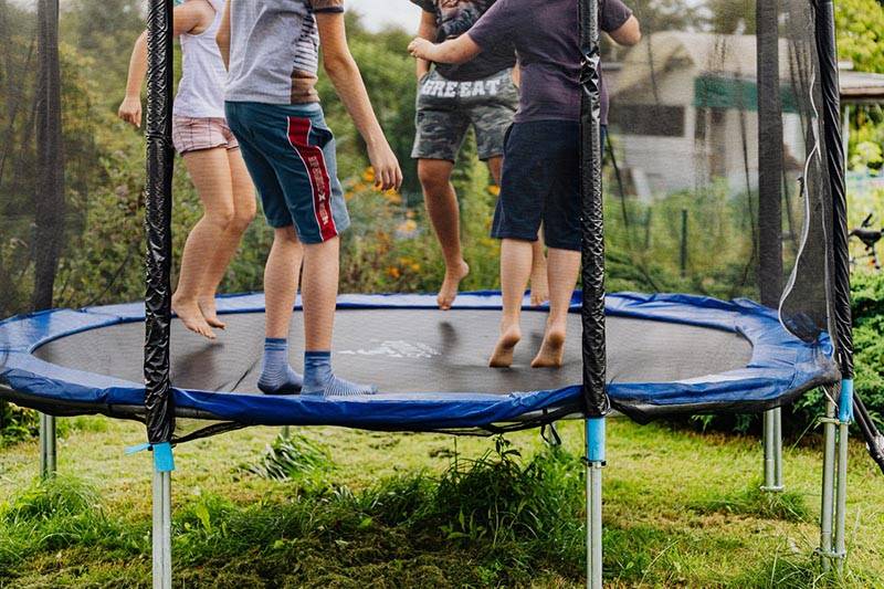 Ponjava za trampolin za zabavo otrok