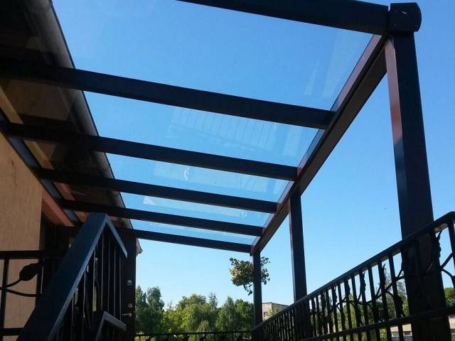 Nadstreški za balkone