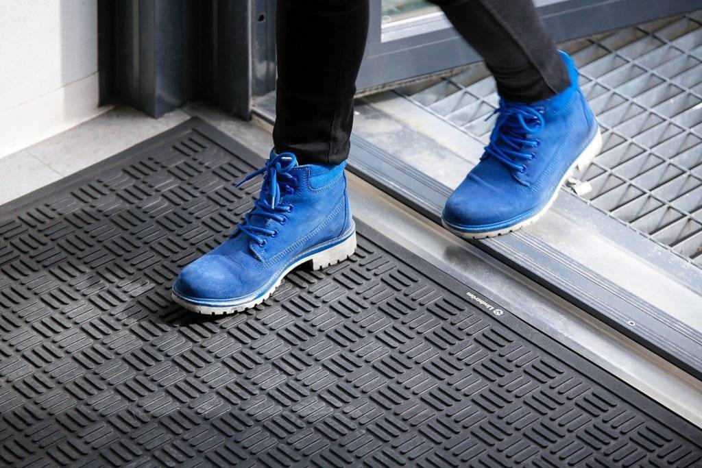 Predpražniki z napisi Predpražniki z napisi