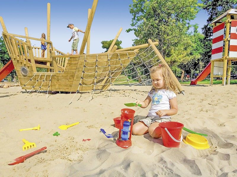 Zabava za otroke v mobilnih hiškah v Lanterni Poreč