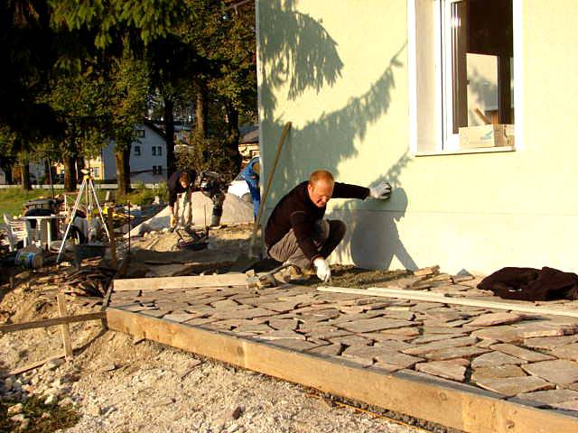 Tlakovanje dvorišča
