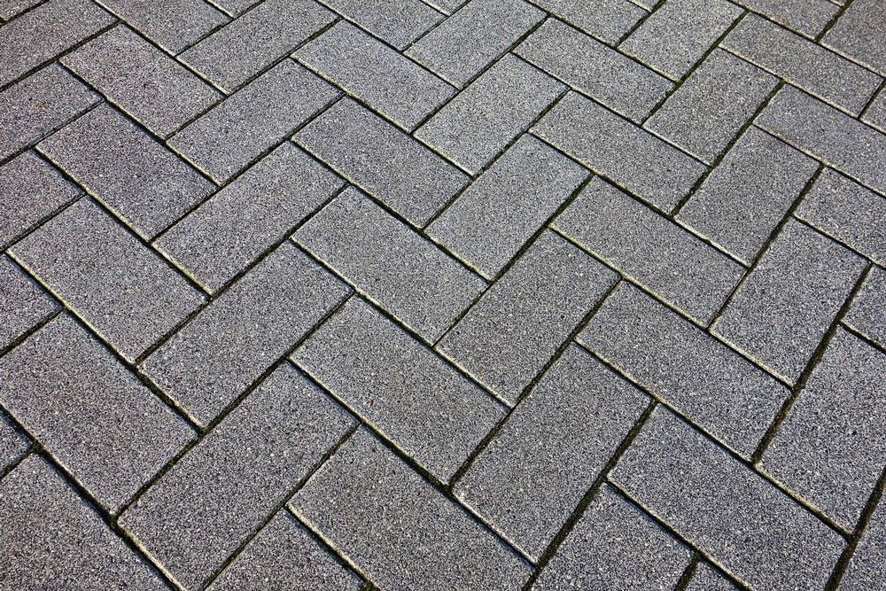 Tlakovanje in ostala gradbena dela s kakovostnimi izdelki