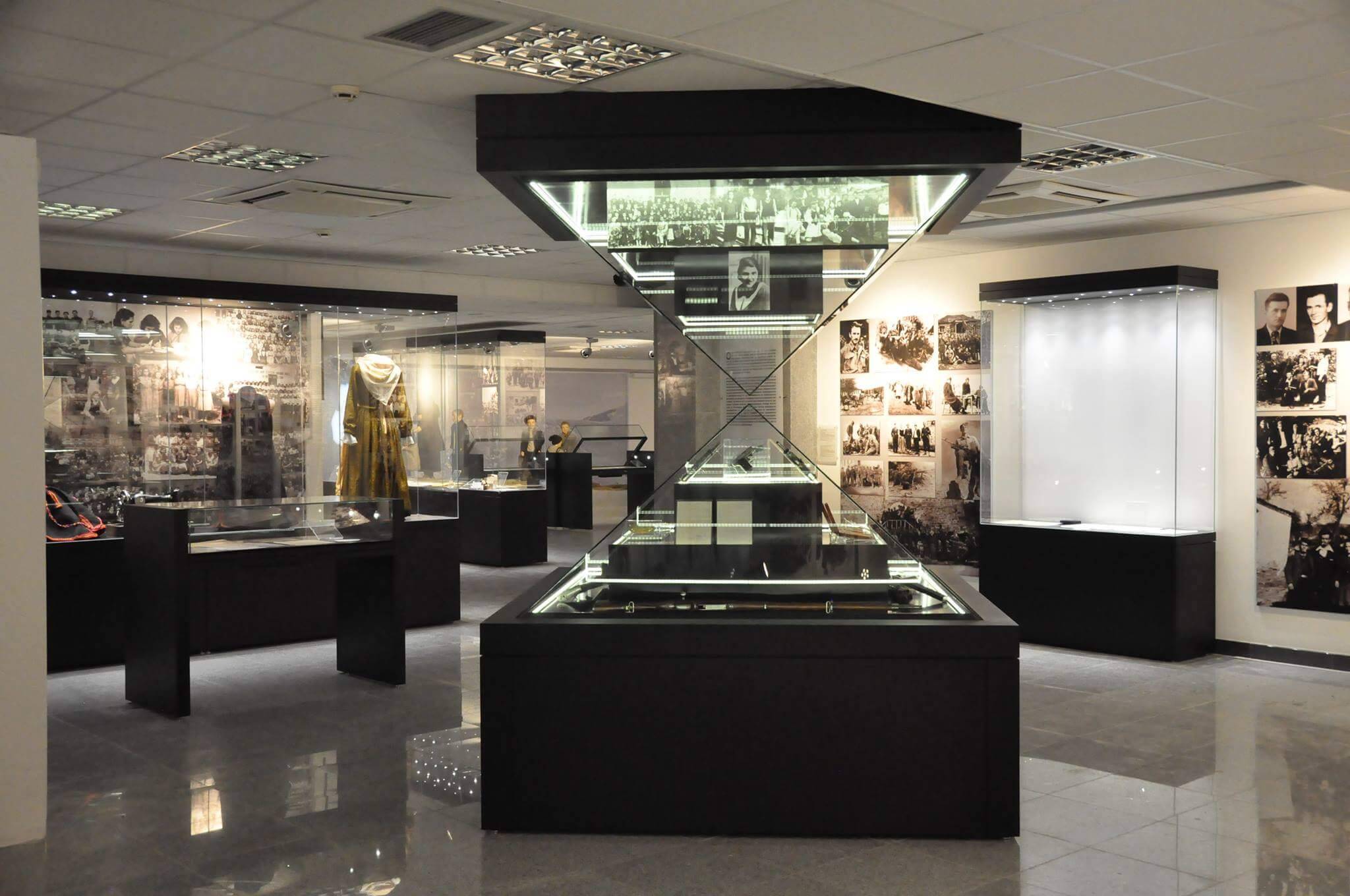 Vitrine po meri