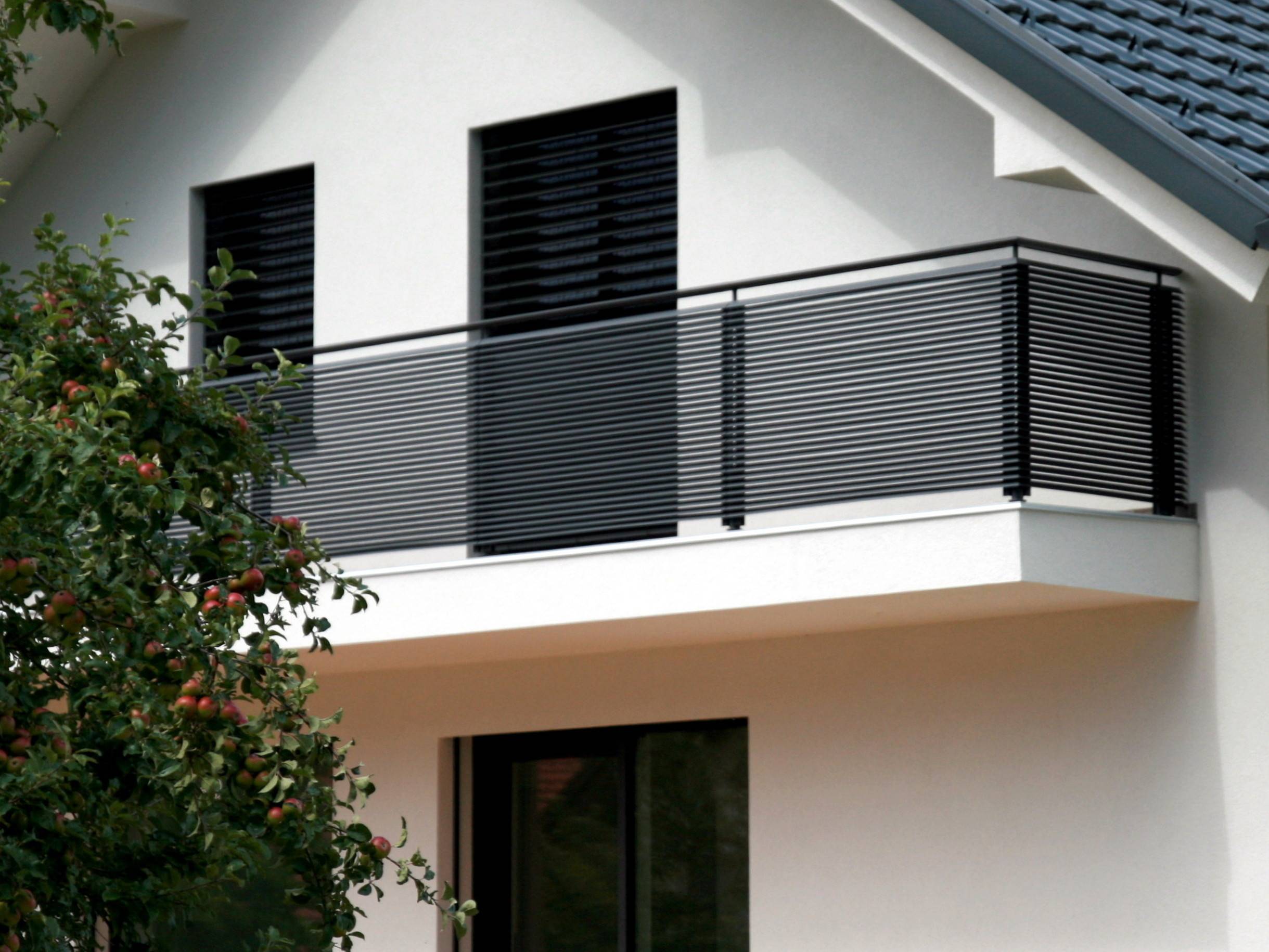 aluminijasta ograja za balkon