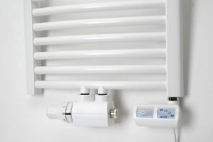 Električni grelec za kopalniški radiator