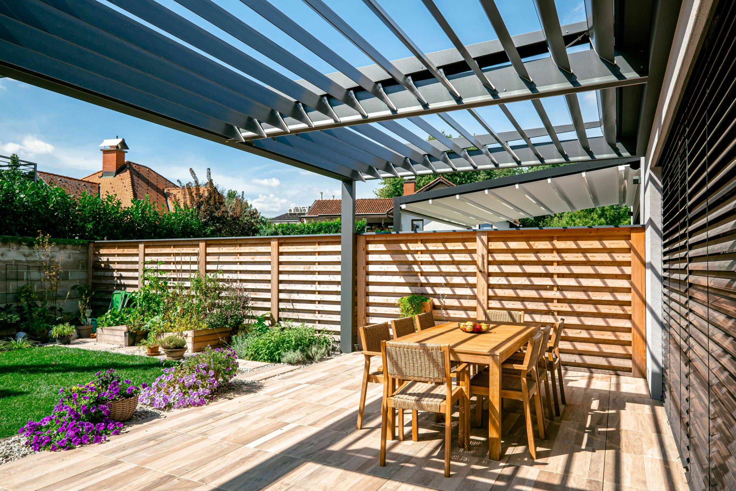 bioklimatska pergola z lamelami