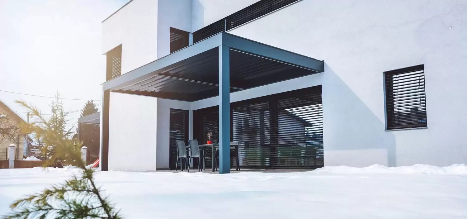 alu pergola v snegu