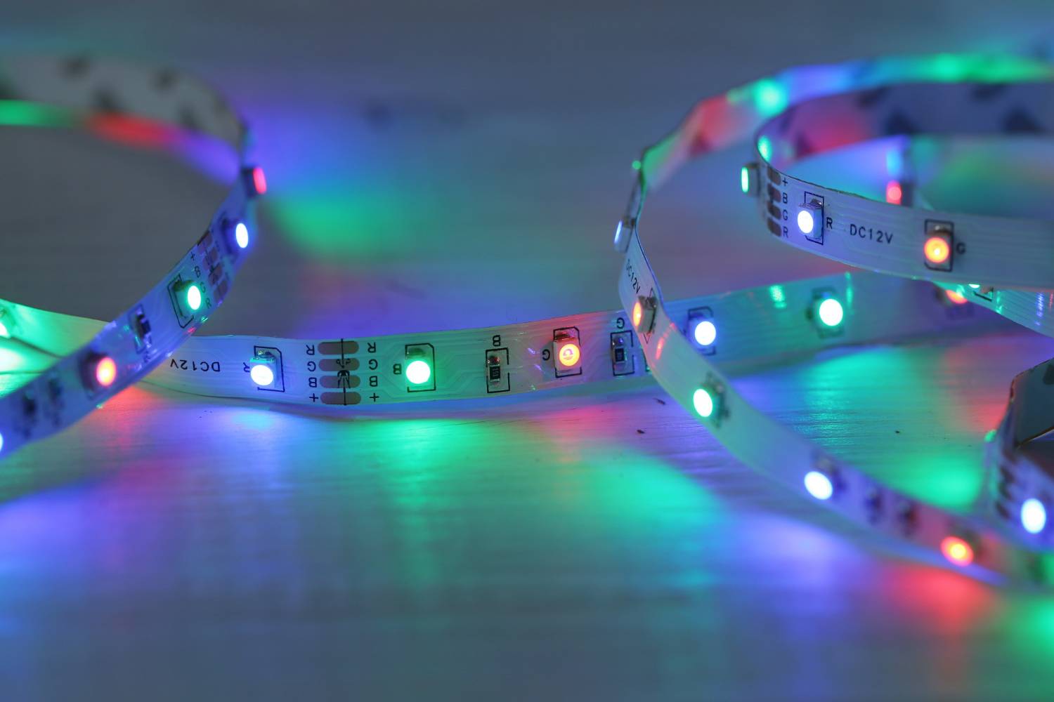 Barvni LED trak