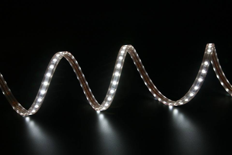 Beli LED trakovi za kuhinjo