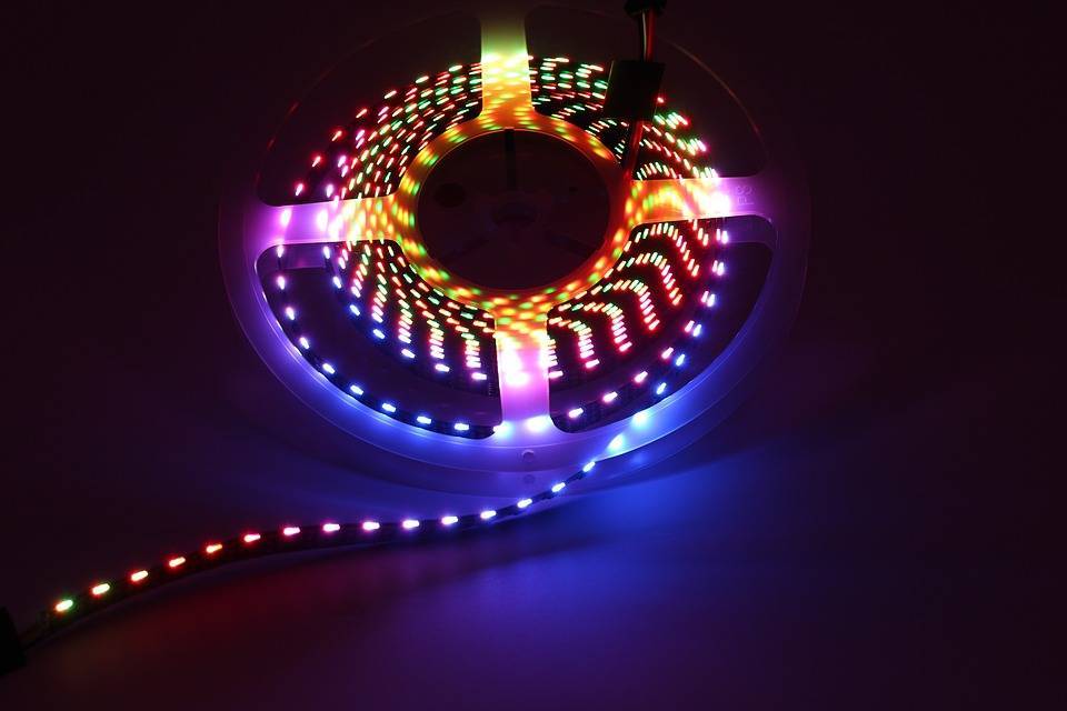 barvni led trakovi