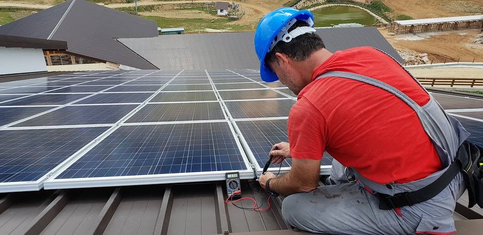 Sončna elektrarna in hranilnik