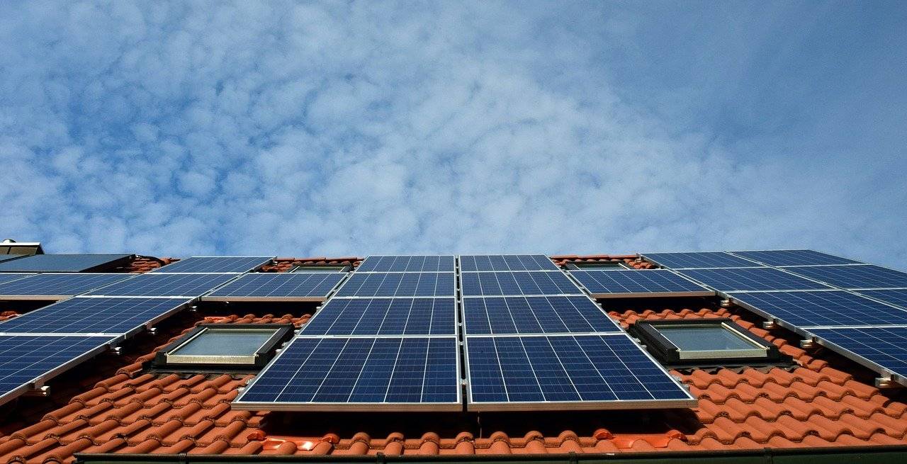 Sončna elektrarna na strehi in fotovoltaični sistem
