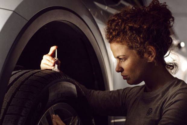 Merjenje globine profila gum za avto Merjenje globine profila gum za avto