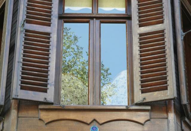 Barvanje lesenih oken